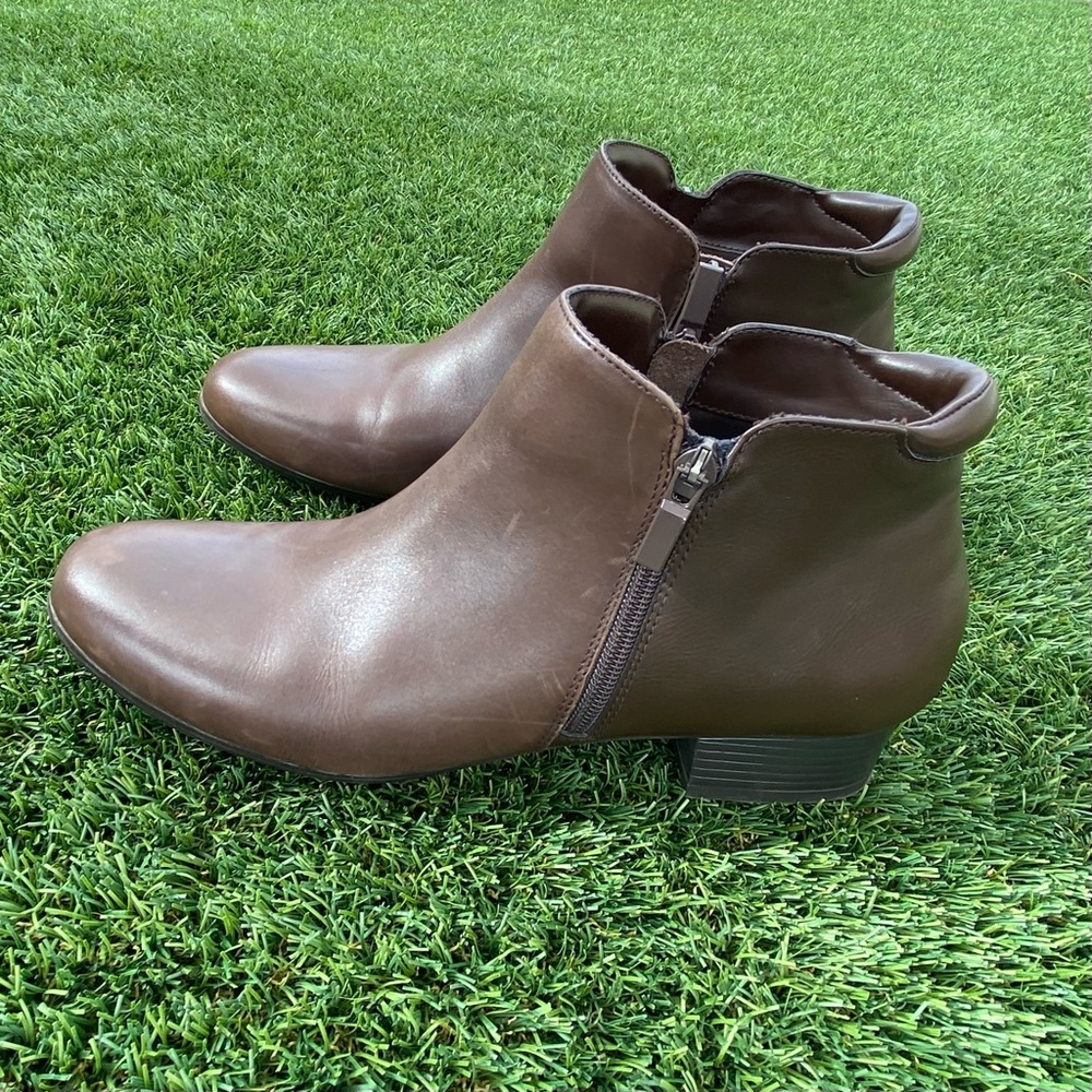TROTTERS Womens Major Round Toe Block Heel Leather Booties Brown 10.5 M